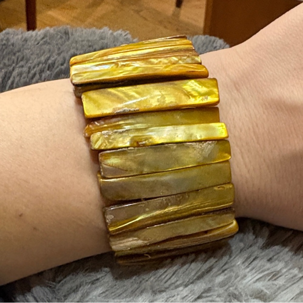 Vintage Bracelet Chunky Orange Stretch Died Mother Of Pearl